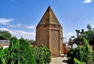 Yusif Küseyr oğlu türbəsi